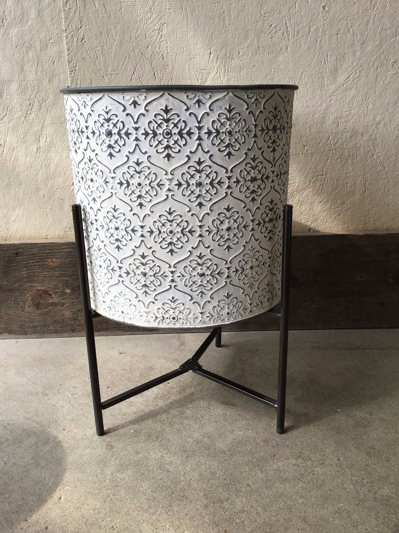 Lace Planter With Stand