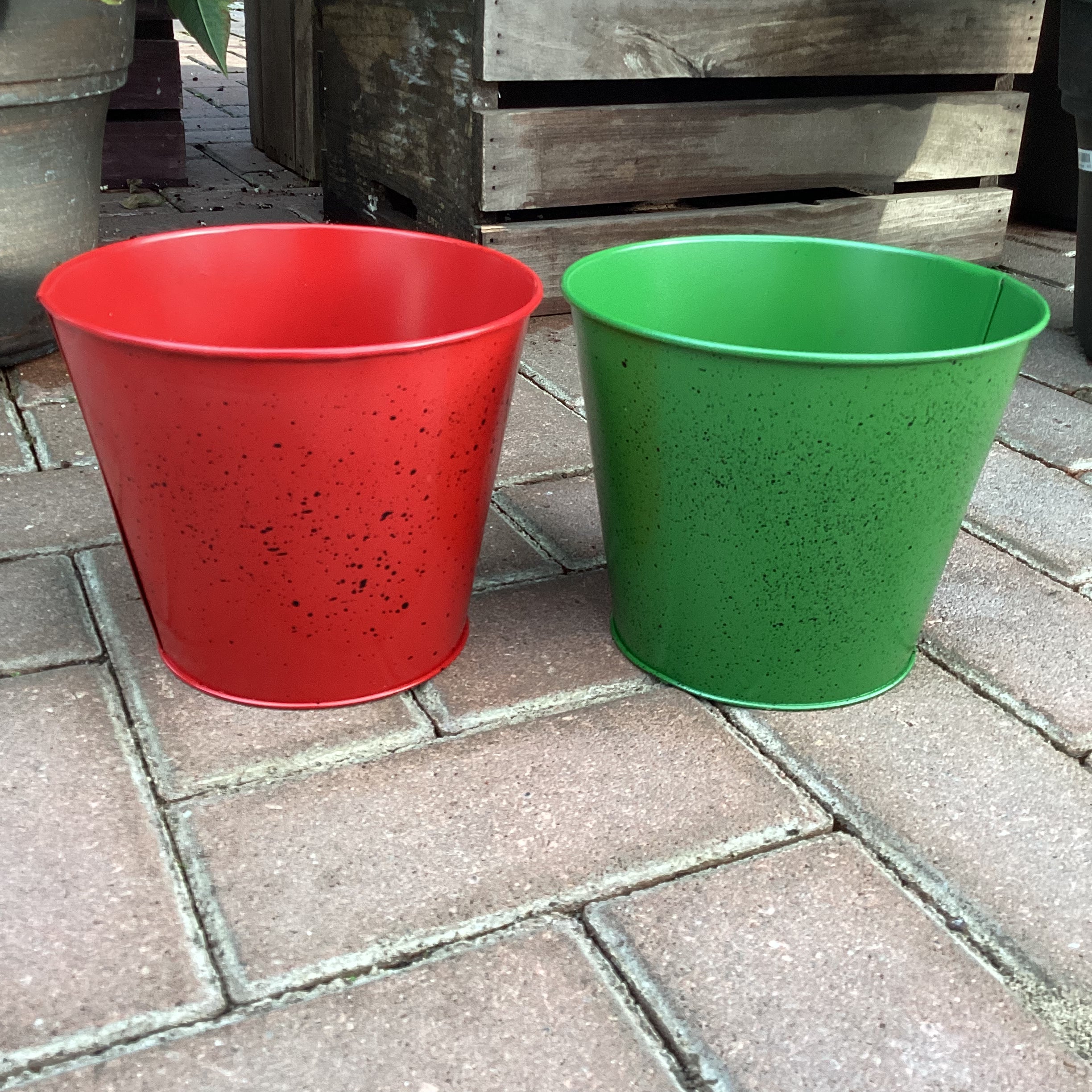 6” Metal Pot Cover Green/Red